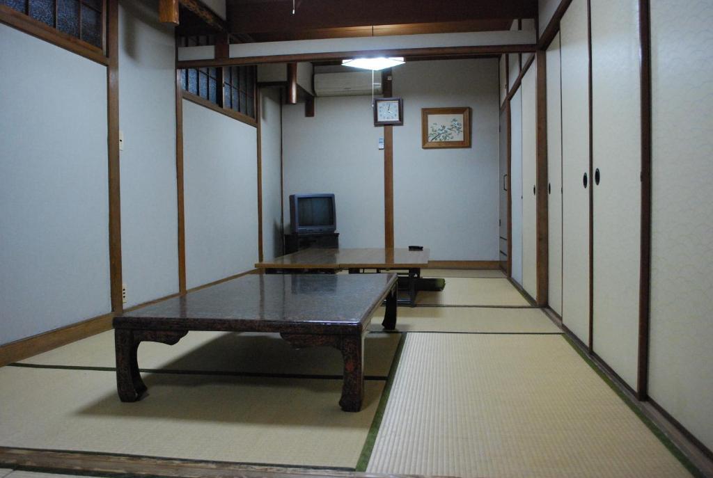 Chizuru Ryokan Hiroshima Chambre photo